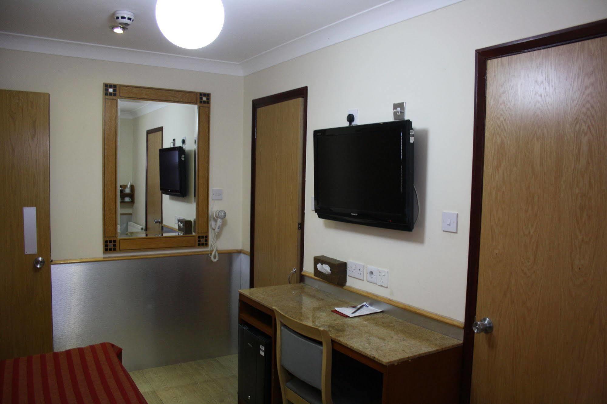 Eurotraveller Hotel- Express London Bagian luar foto